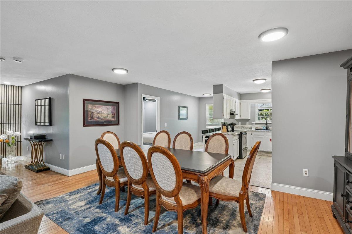 06Dining Area