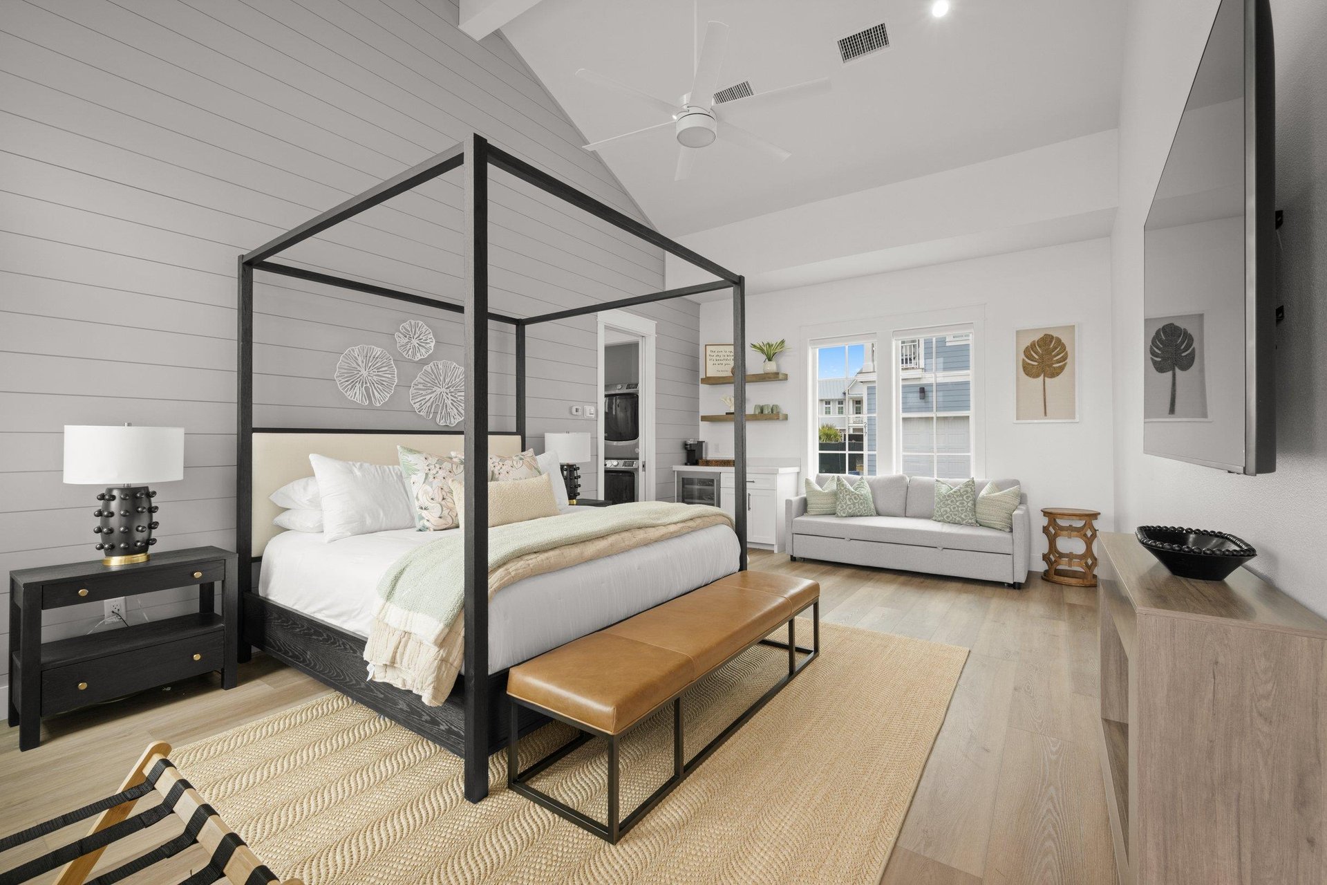 Detached King Suite1st Floor