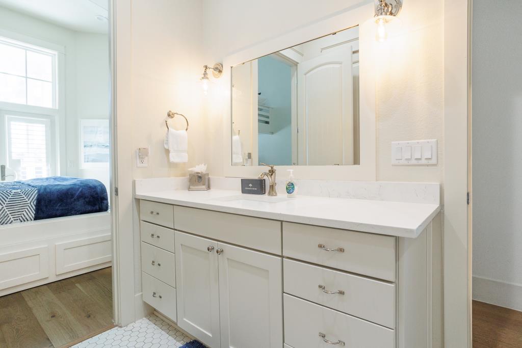 Bunkroom Bathroom, 1st Floor