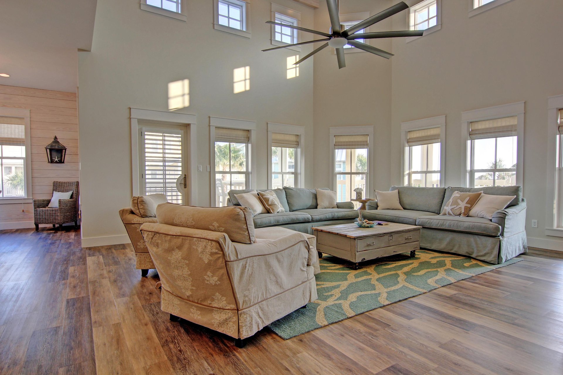 Main Living Area, 2nd Floor