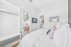 1st Floor, King Bedroom