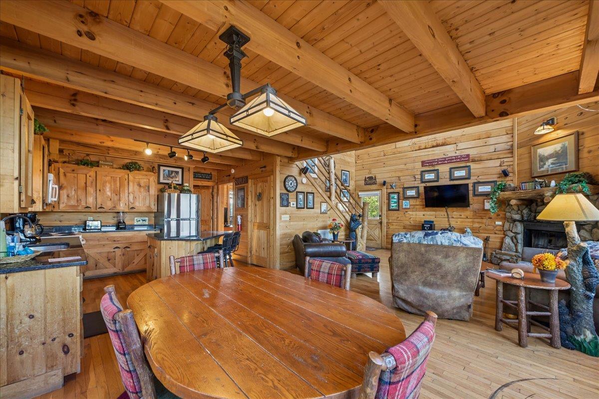 29Dining Area