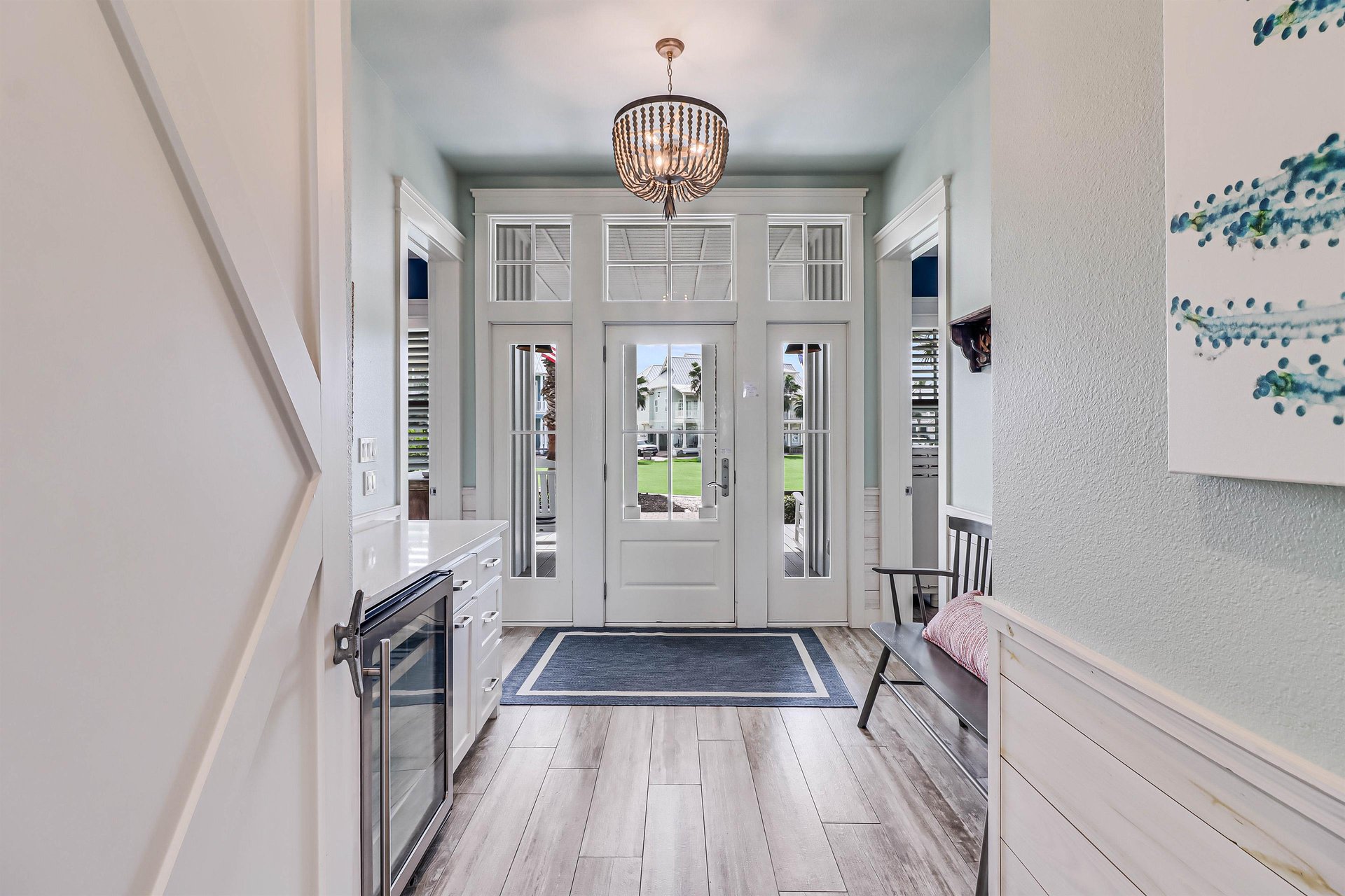 Foyer and Hallway Bar, 1st Floor