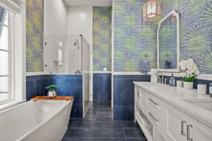 Second King Bathroom, 2nd Floor