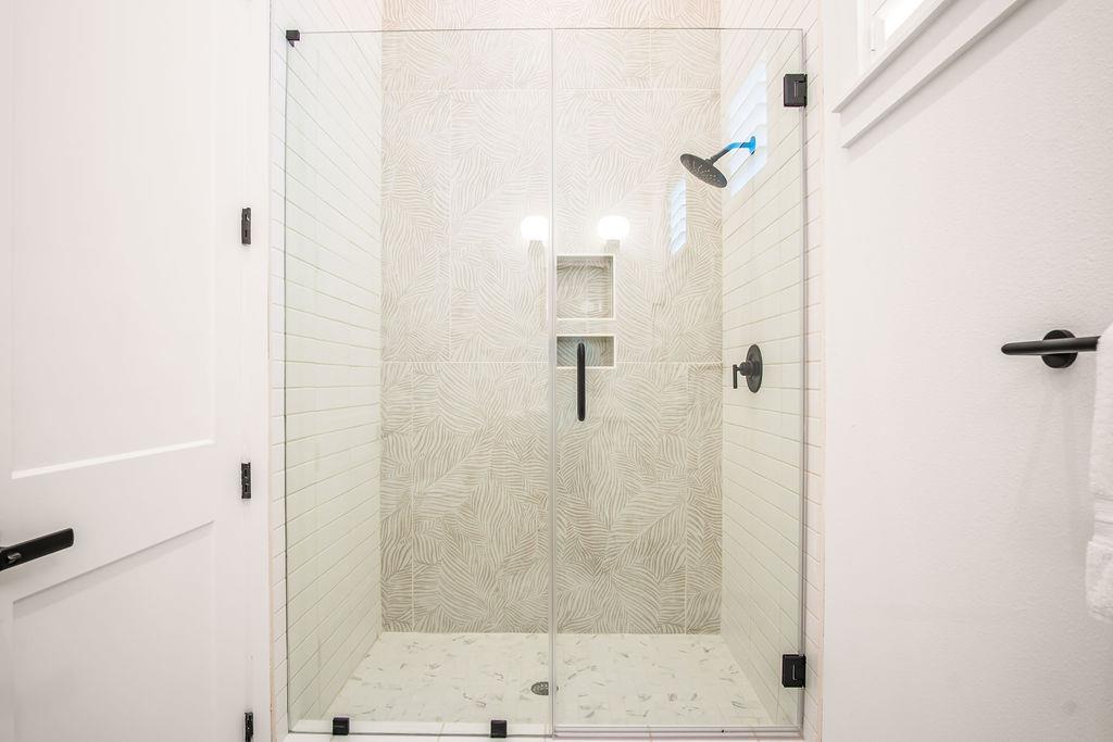 Shared Bathroom, 2nd Floor