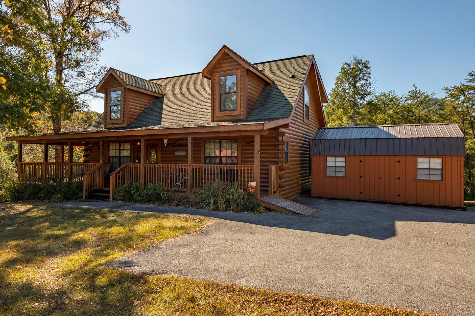 Bearadise 4 Us, a 3 bedroom cabin rental located in Pigeon Forge