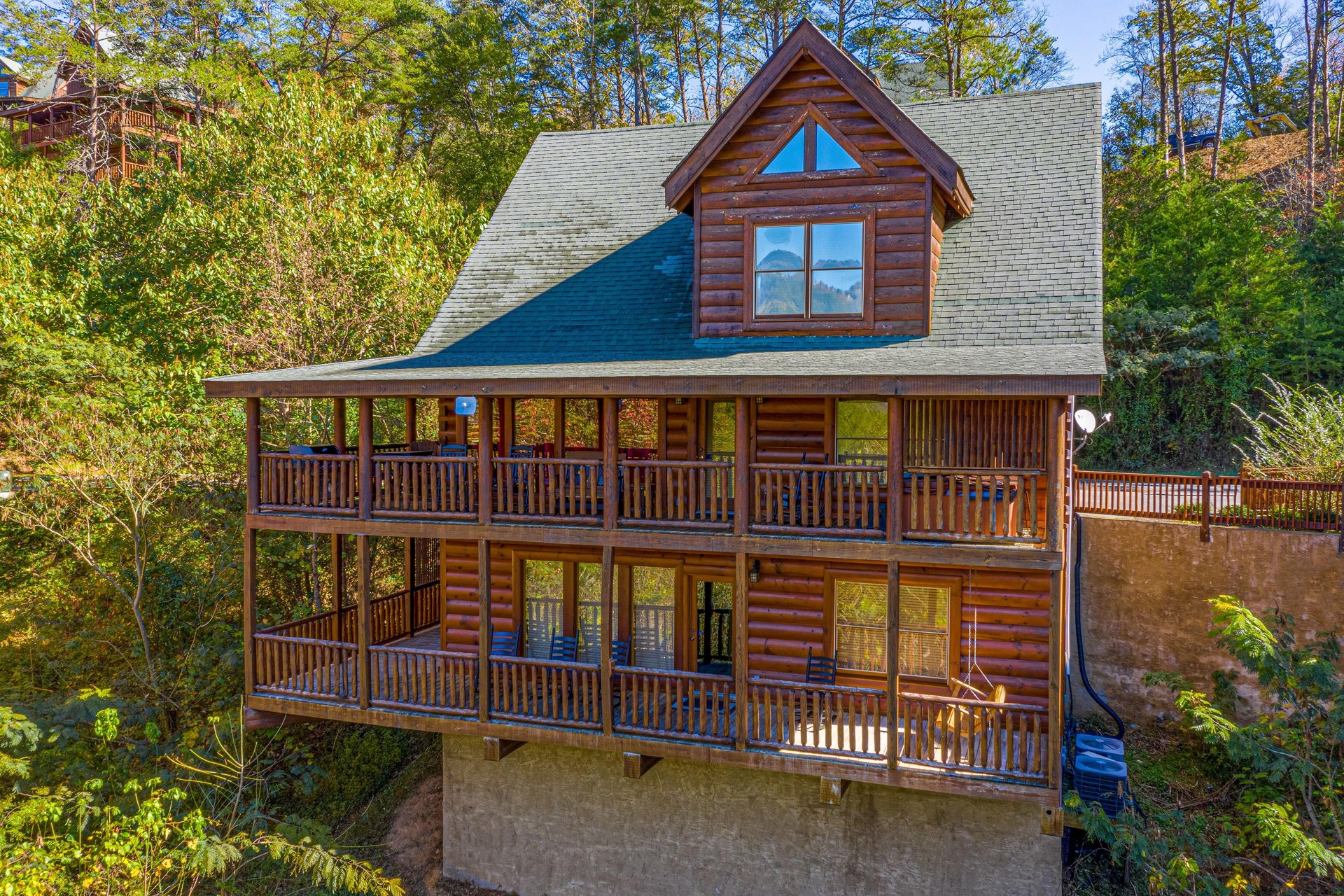 Bears Dont Bluff, a 3 bedroom cabin rental located in Pigeon Forge
