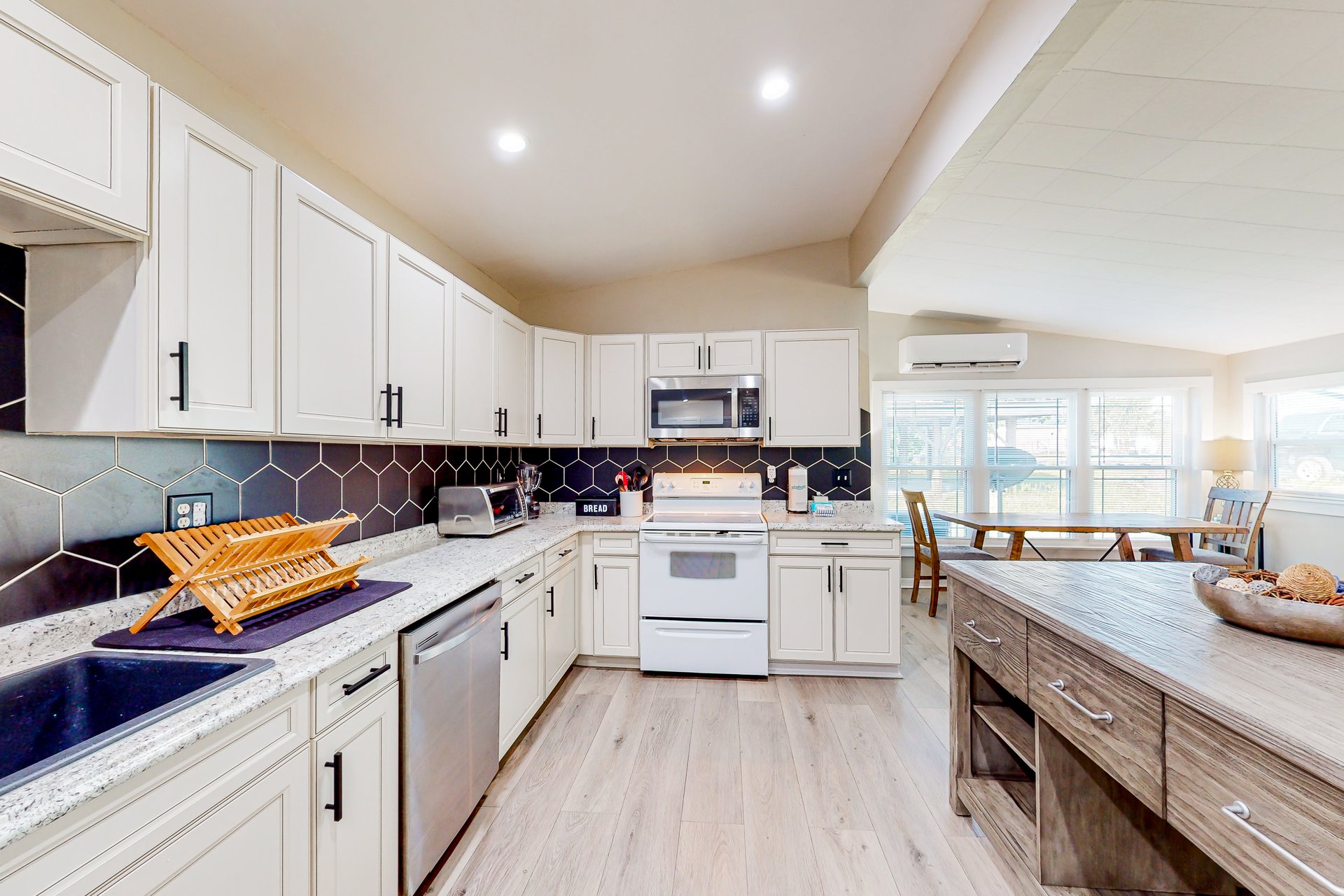 Azul Seaside Cottage 9