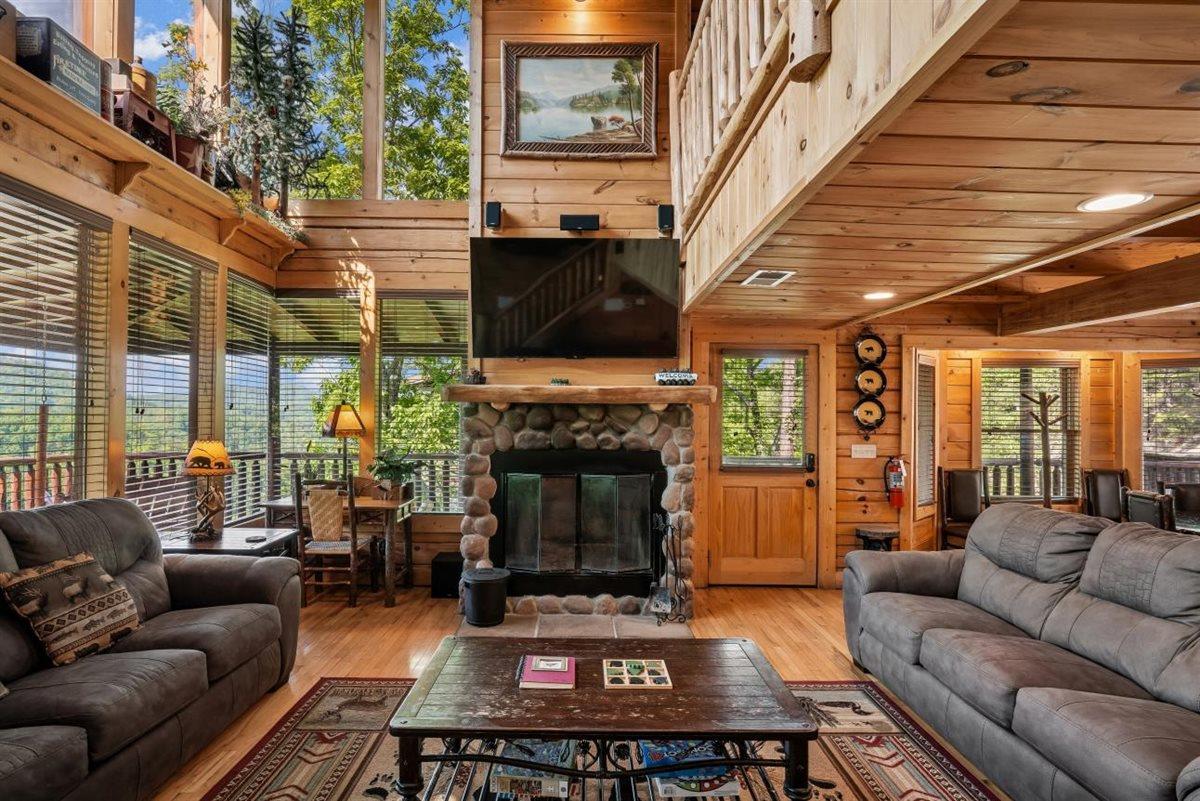 Main LevelLiving Room