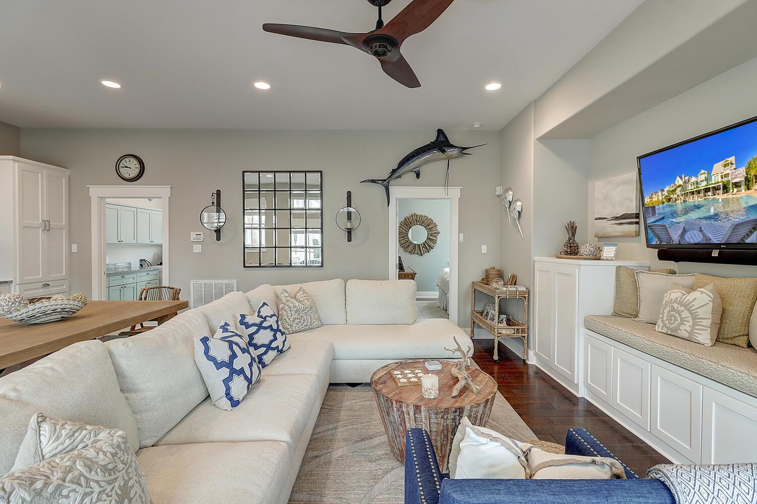 1st Floor, Living Room