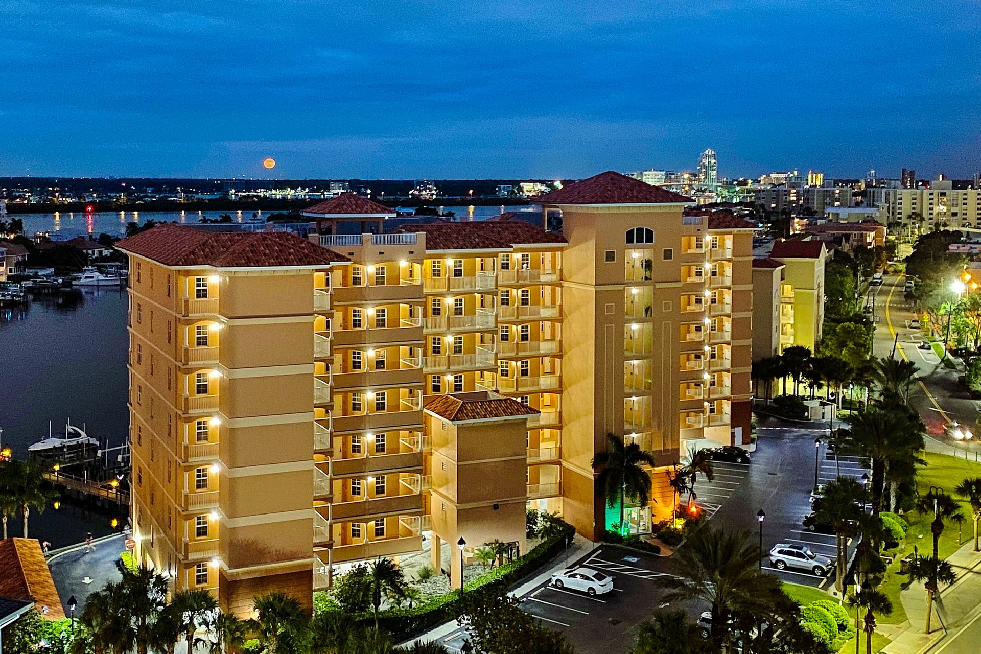 Harborview Grande 404 29