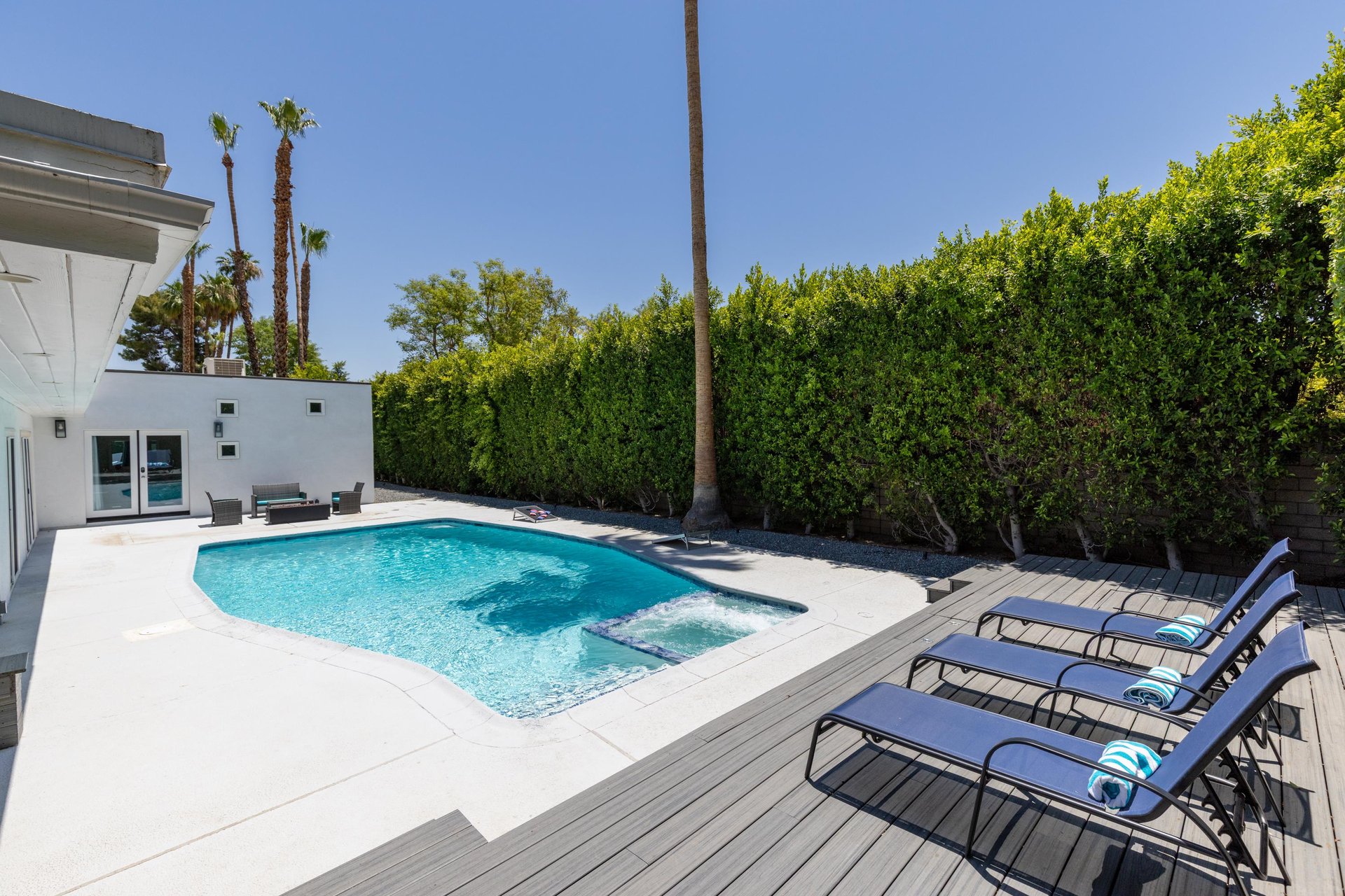 Lounge away the days