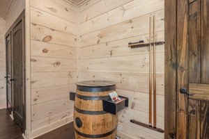 Barrel table arcade game