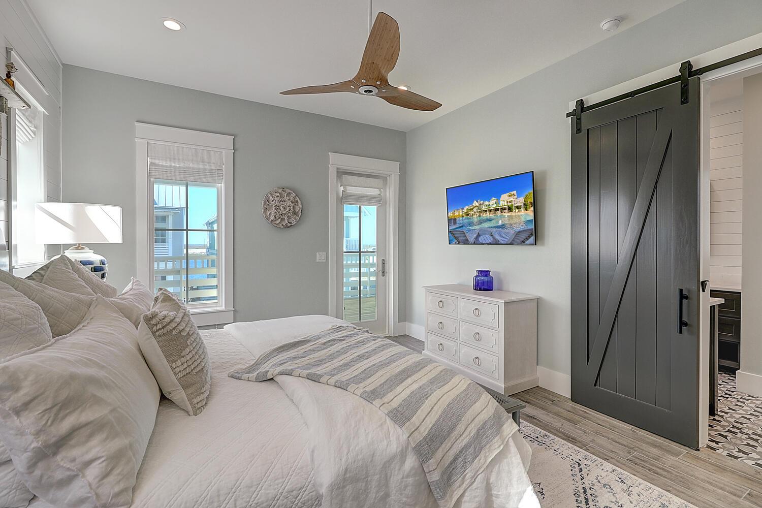 2nd Floor King Master Suite