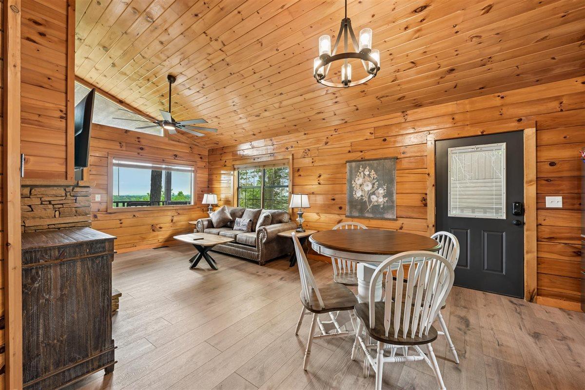 09Dining Room