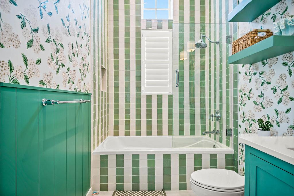 1st Floor, Second King Bathroom