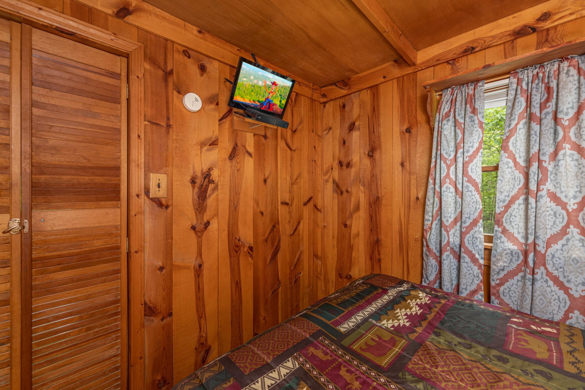 TV in a bedroom at Heavenly Hideaway, a 2bedroom cabin rental located in Gatlinburg