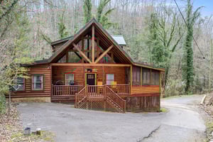 Front of King Wolf Lodge cabin
