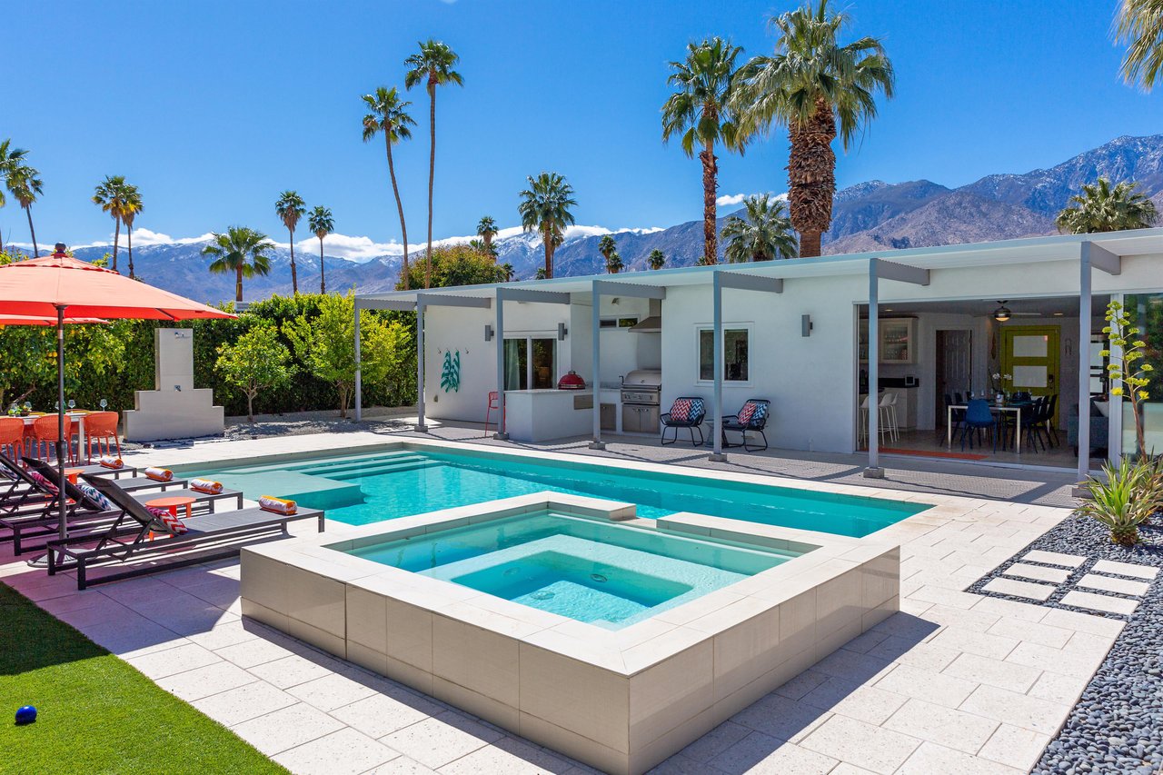 Resortstyle yard made for relaxing in the sun