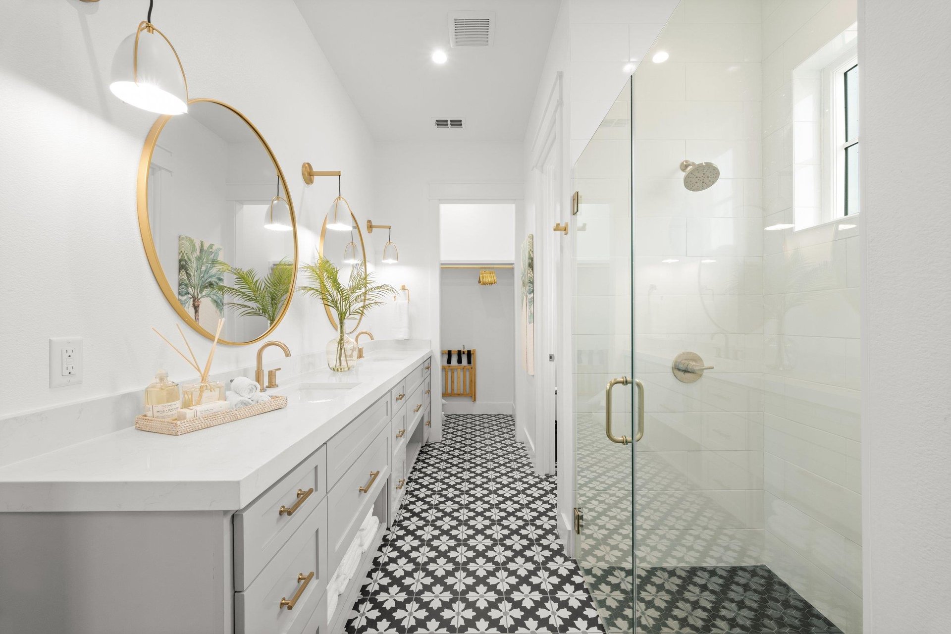 1st Floor, Detached King Ensuite