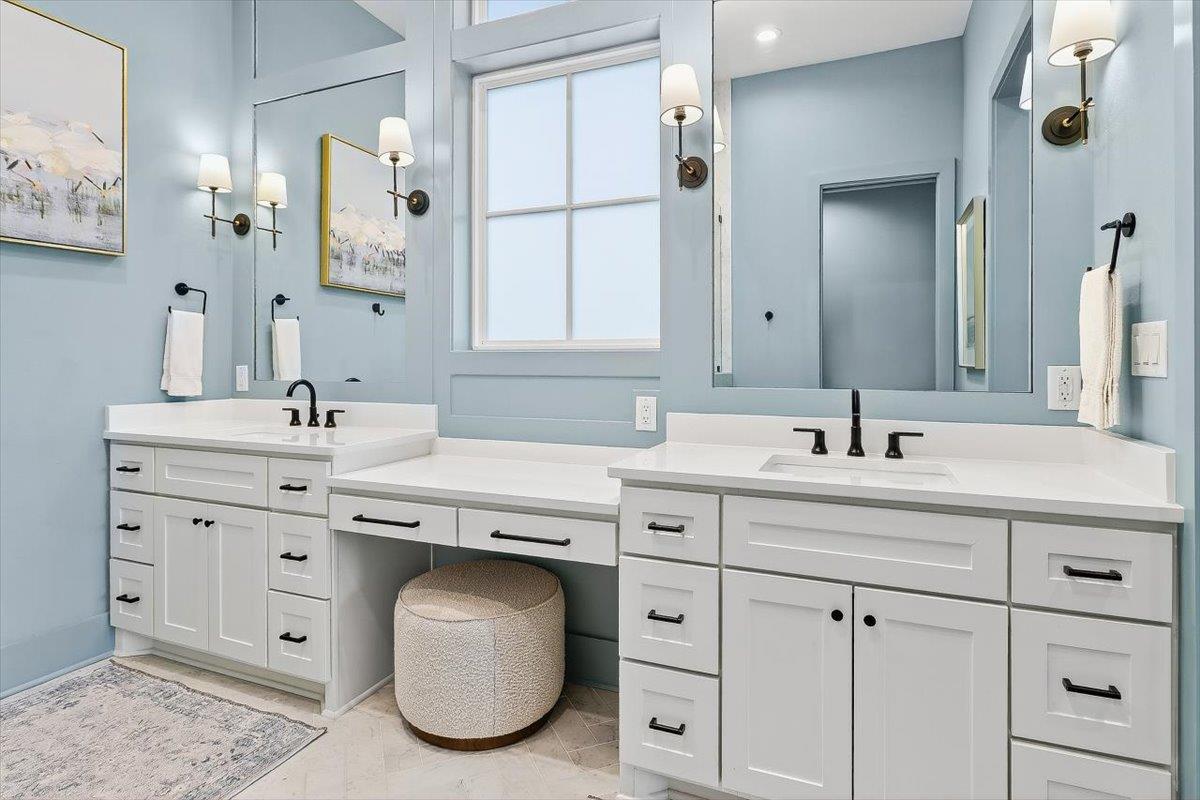 2nd Floor, King Bedroom Bathroom