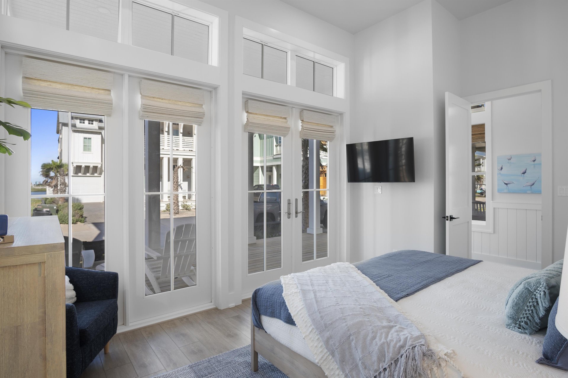 1st Floor King Master Suite