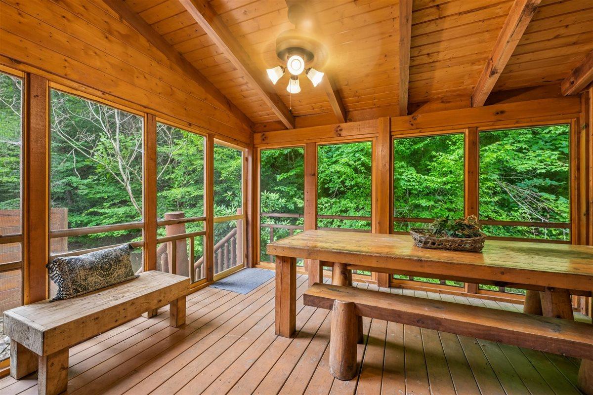 037Screened Deck