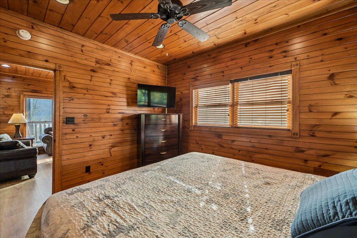 23Primary Bedroom