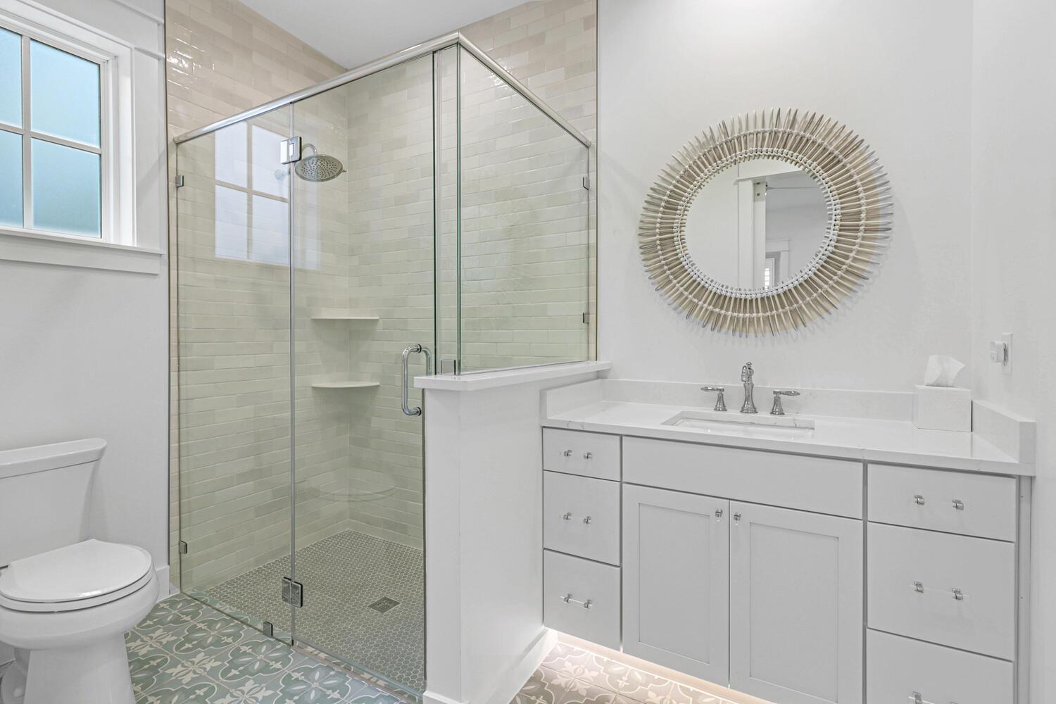 White King Suite Bathroom, 1st Floor