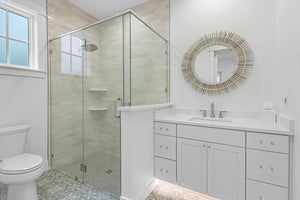 White King Suite Bathroom, 1st Floor