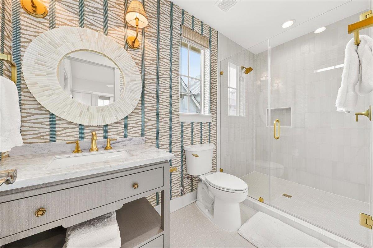 2nd Floor, King Bathroom