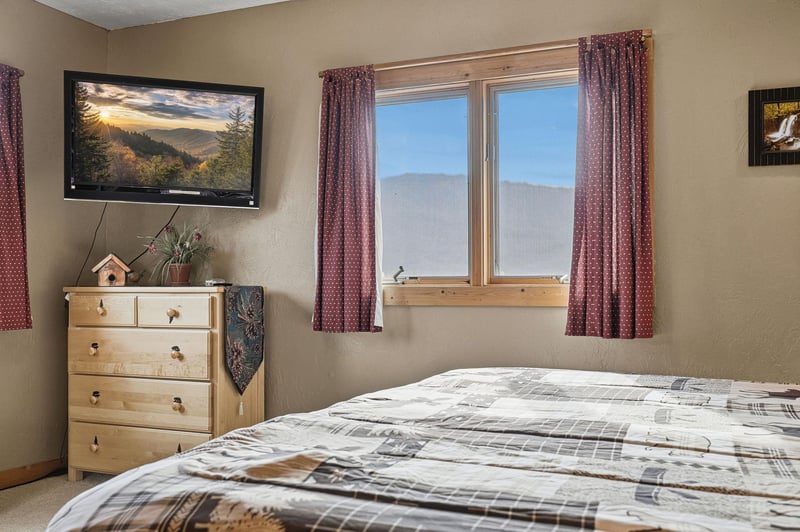 Wake up to mountain views from your cozy bed, with charming furnishings and entertainment at your fingertips.