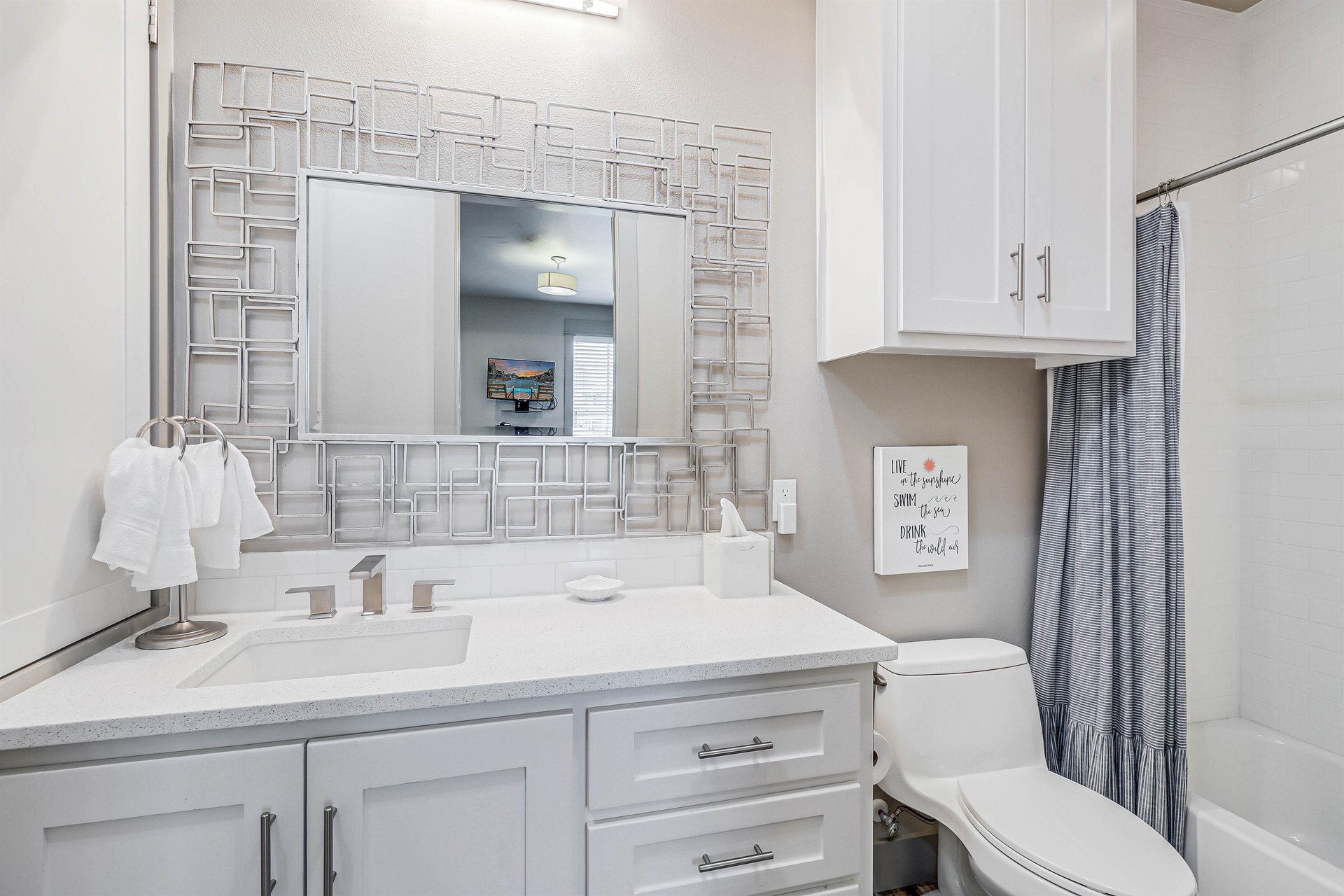 Bunk Bathroom, 1st Floor