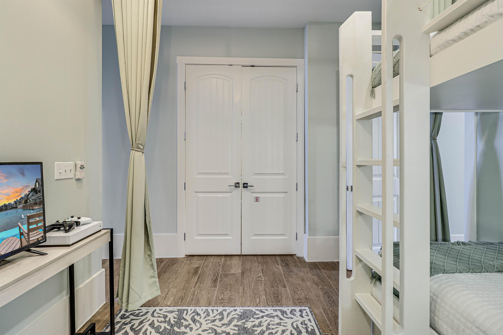 Bunk Suite, 2nd Floor