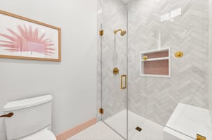 First King Bathroom, 2nd Floor