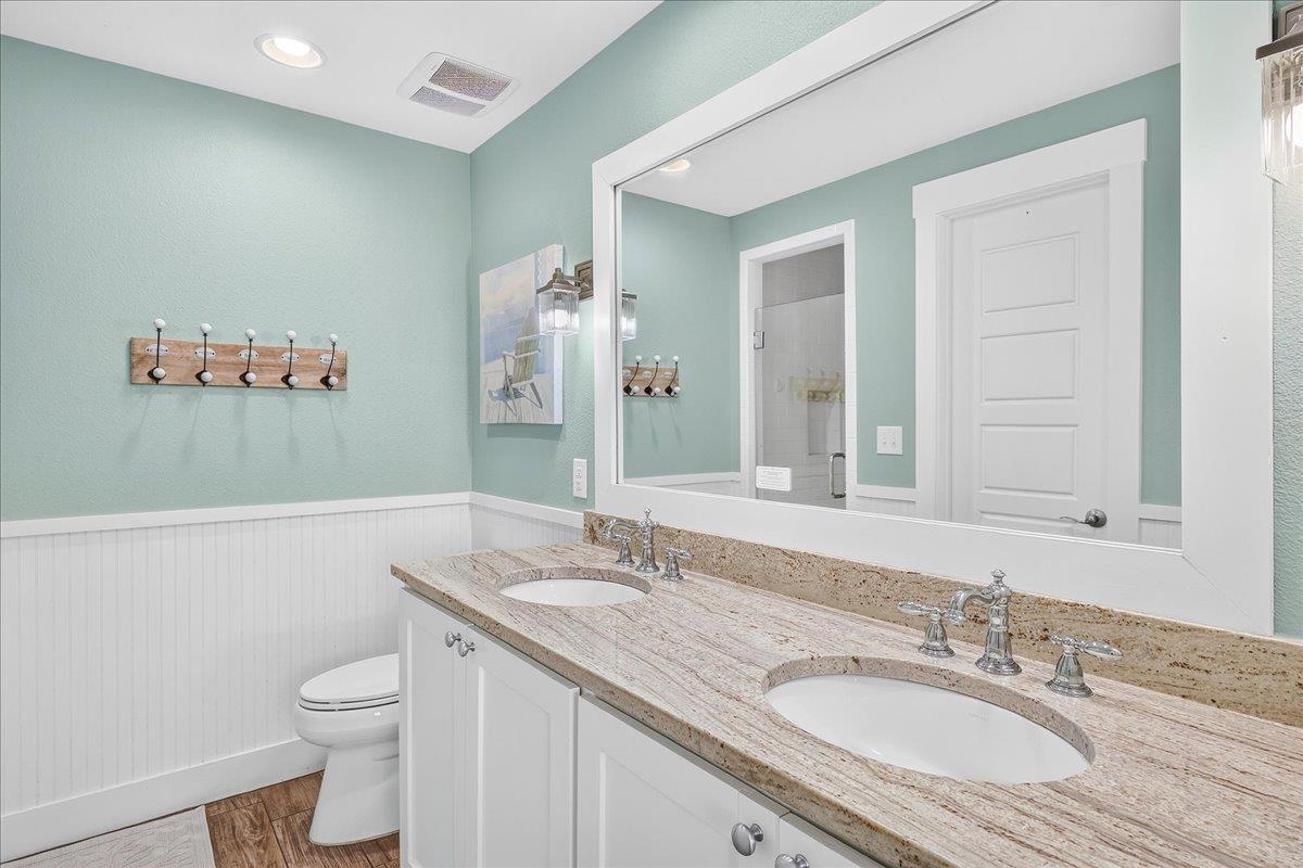 Primary King Bathroom, 1st Floor