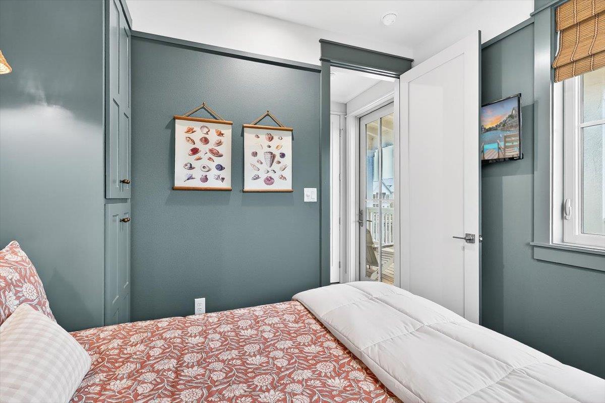 Queen Bedroom, 2nd Floor