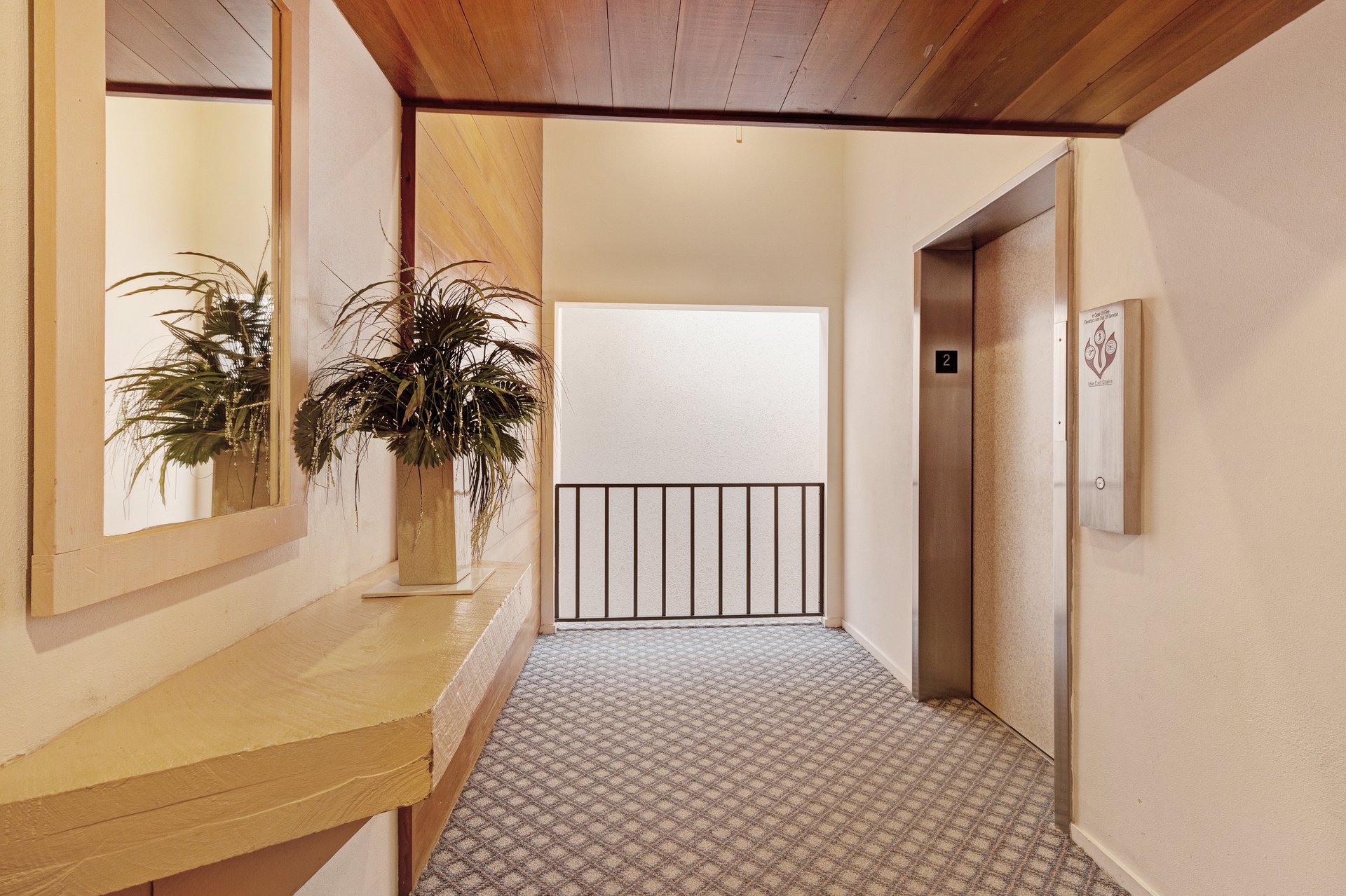 Waters Edge 208 S 32