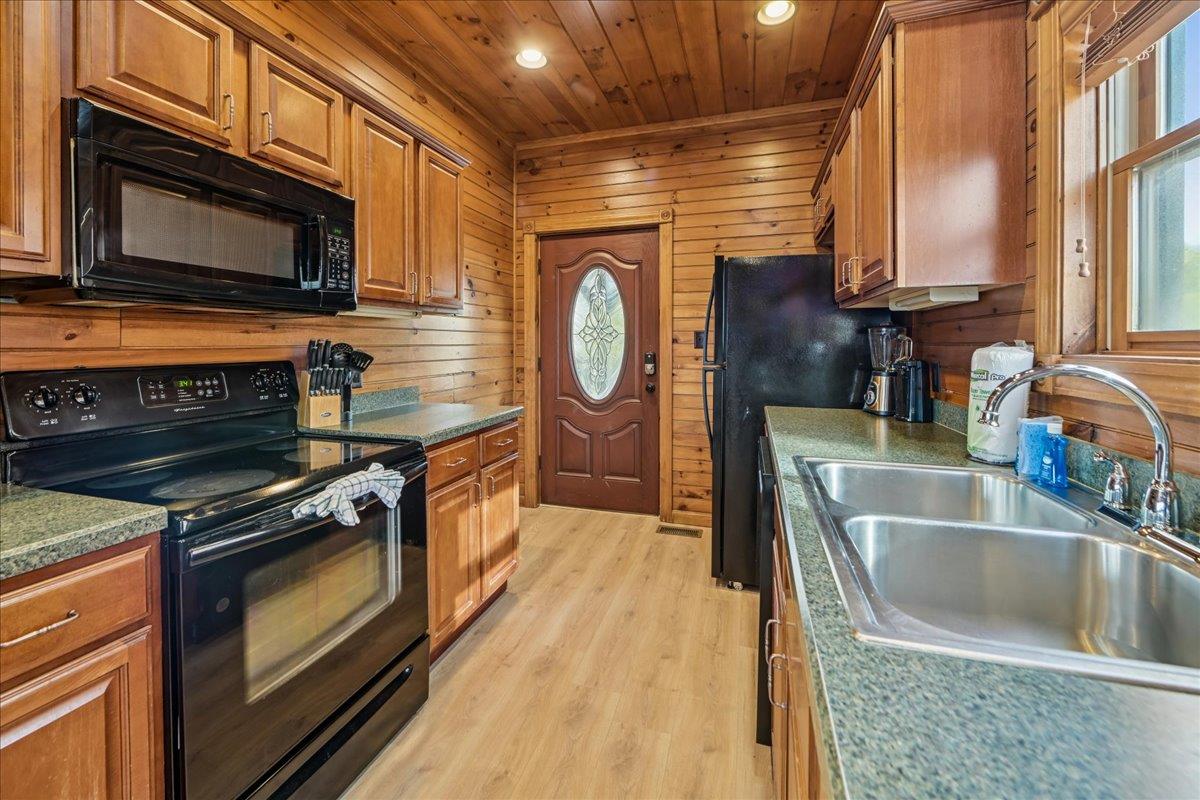 12Kitchen