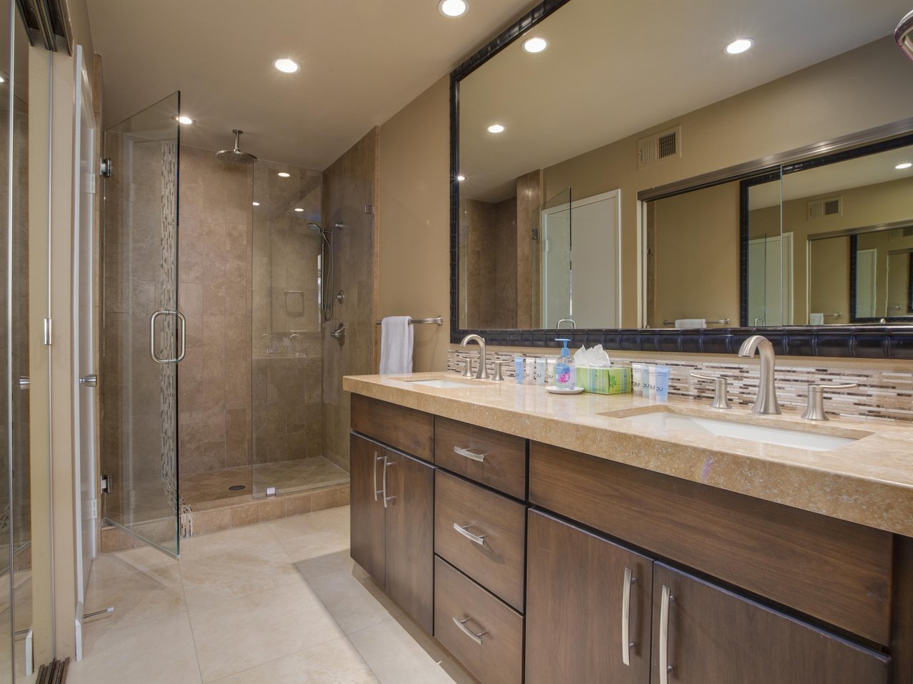 Pamper yourself in the luxurious bathroom