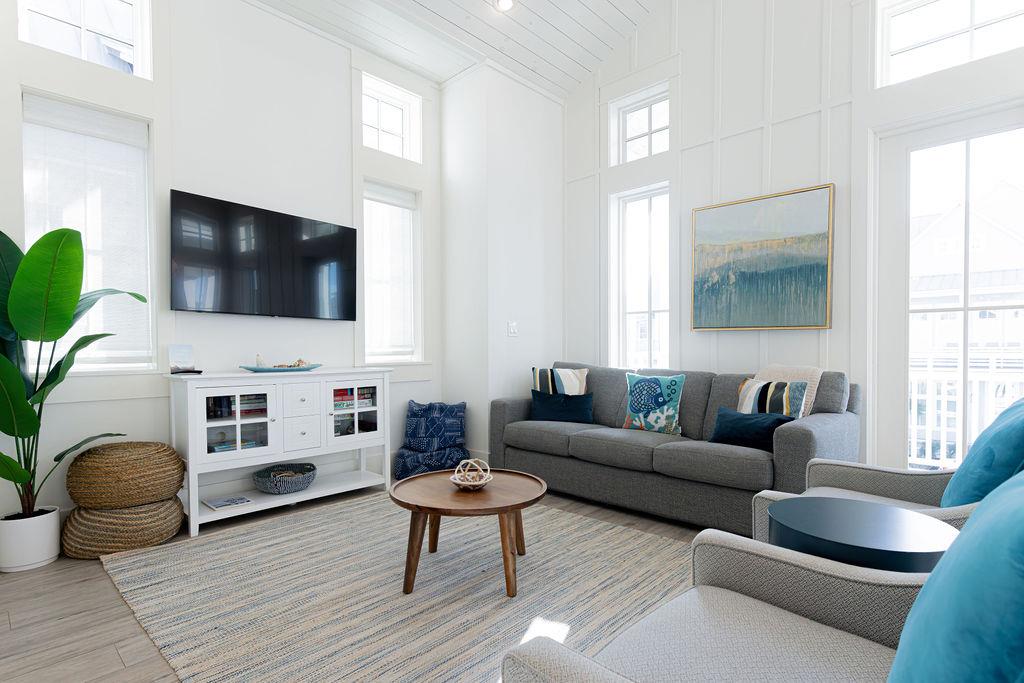 Comfortable Living Area, 2nd Floor