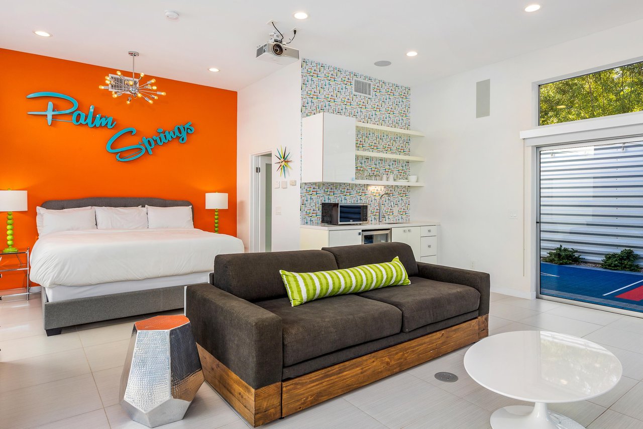 Luxurious guest room