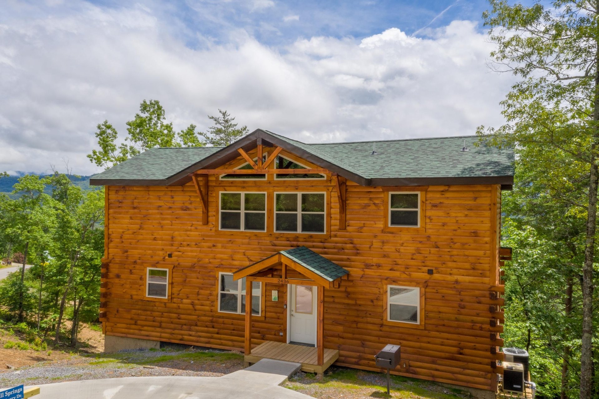 Front of Sawmill Springs cabin