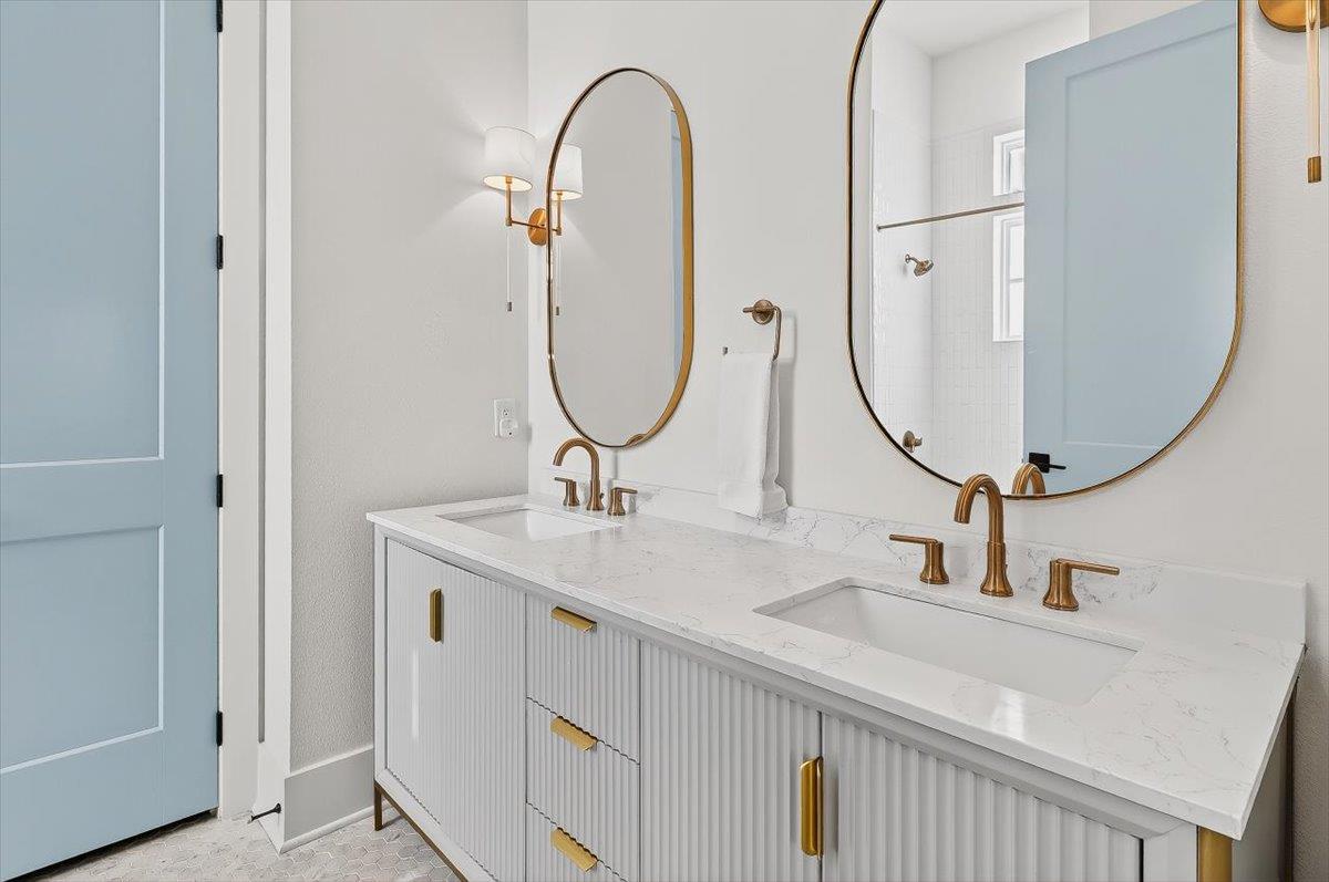 1st Floor, King Bedroom Bathroom