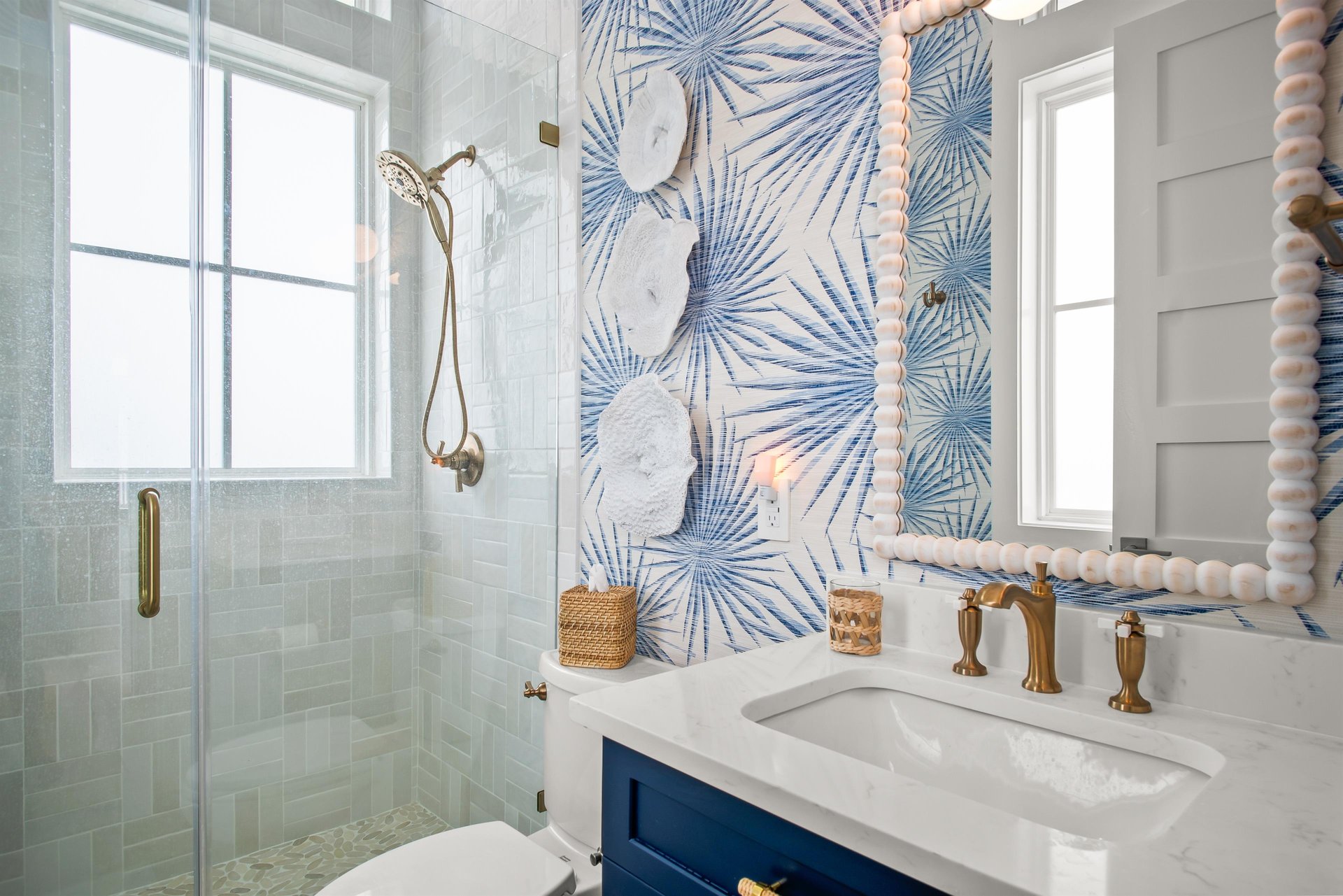 Queen Bathroom, 2nd Floor