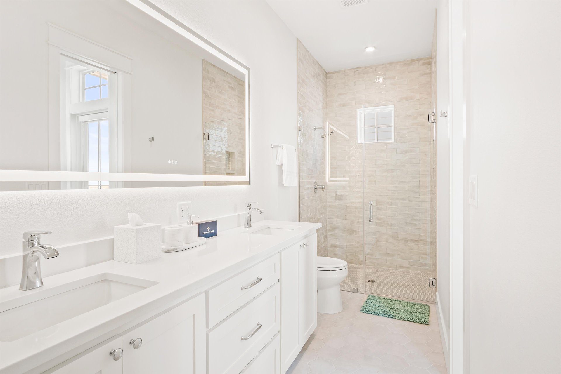 King Bathroom, 2nd Floor