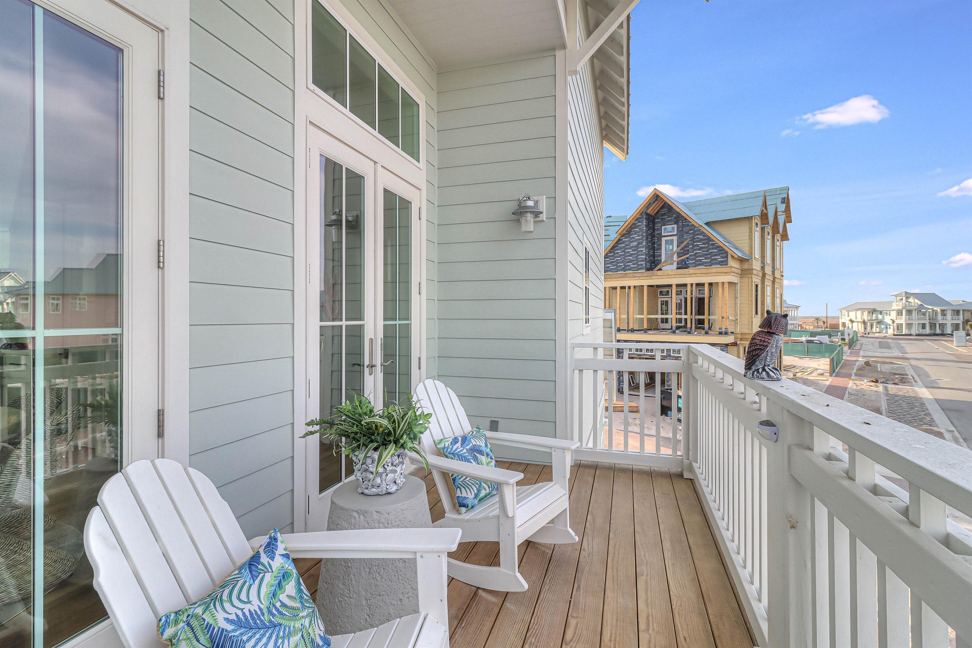 Side Balcony, 2nd Floor