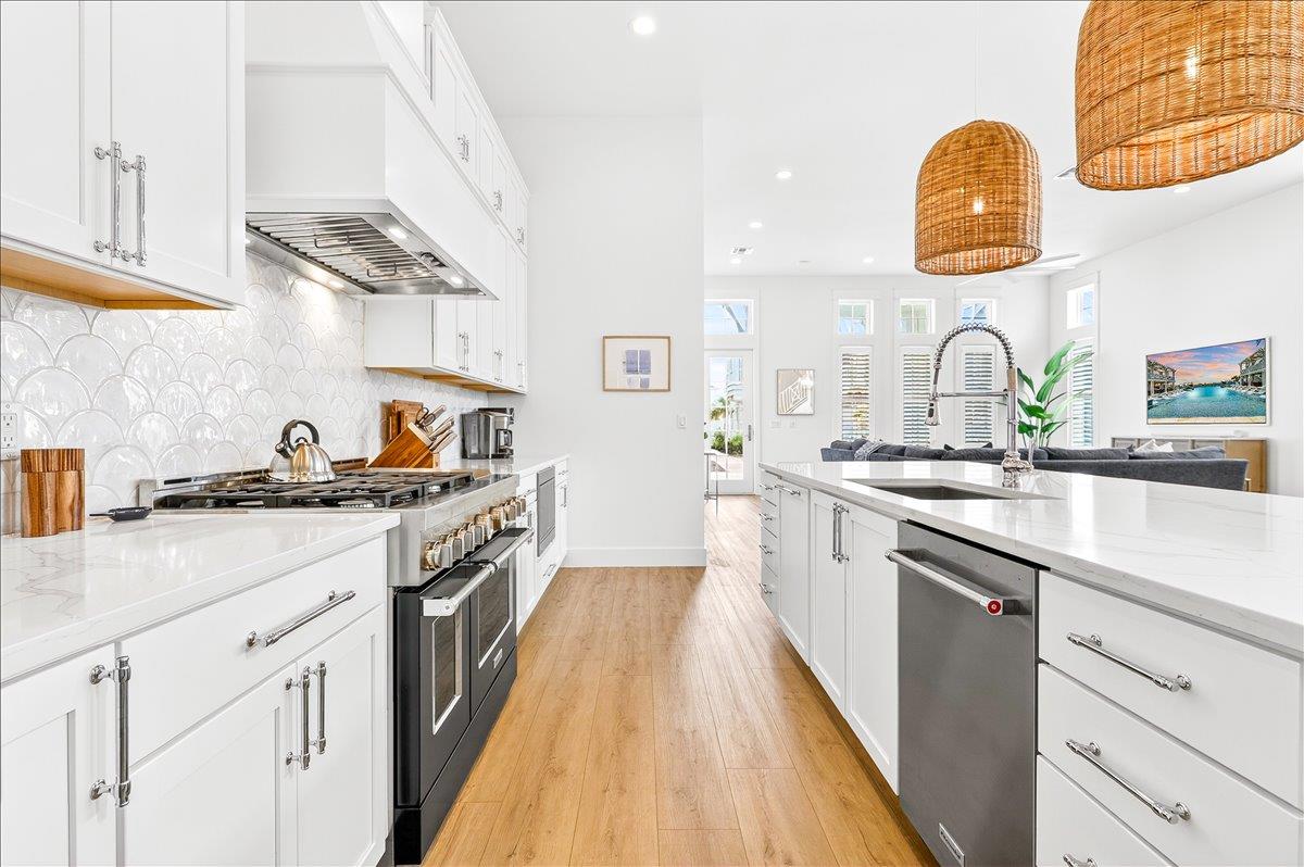 1st Floor, Kitchen