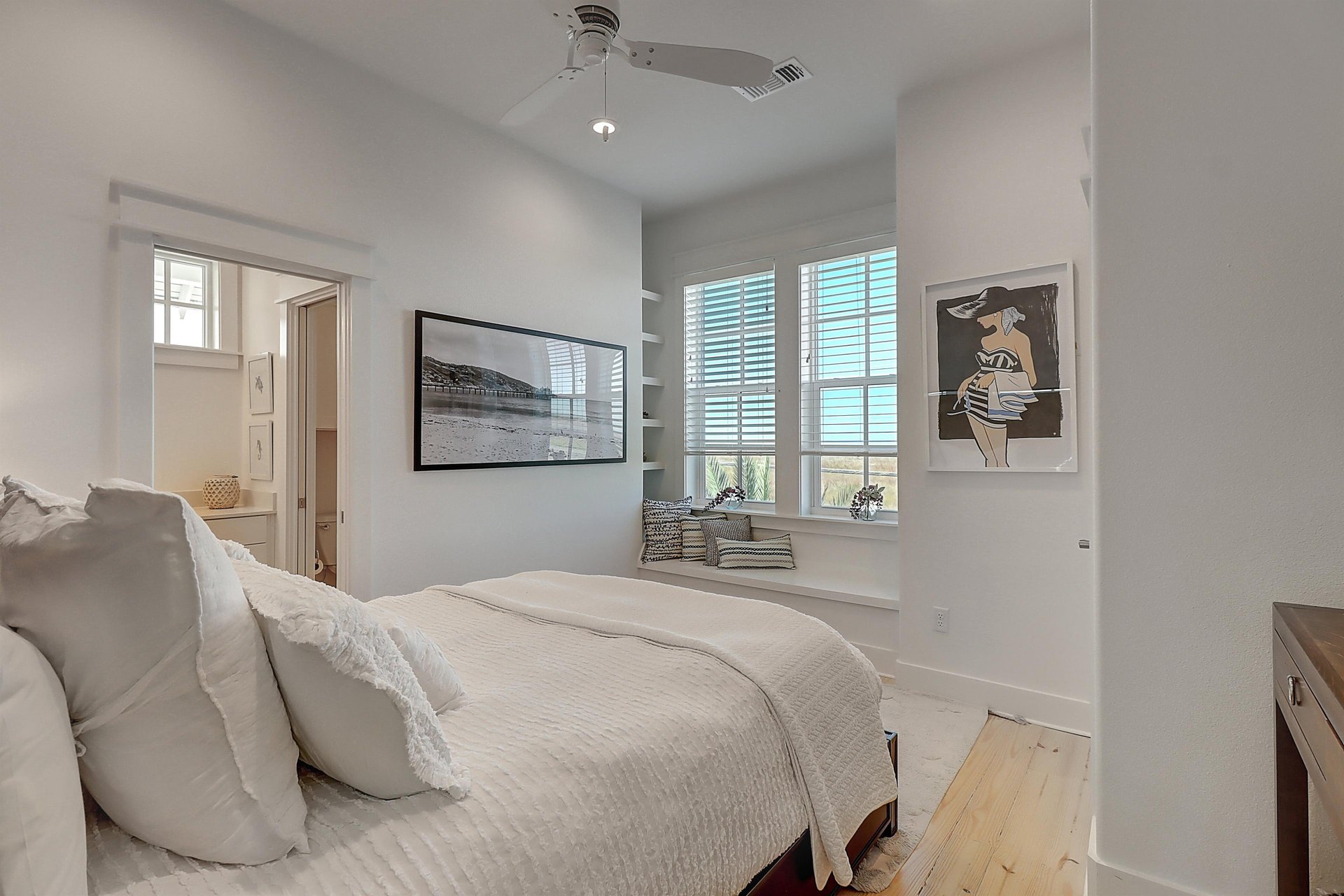 Queen Bedroom, 2nd Floor