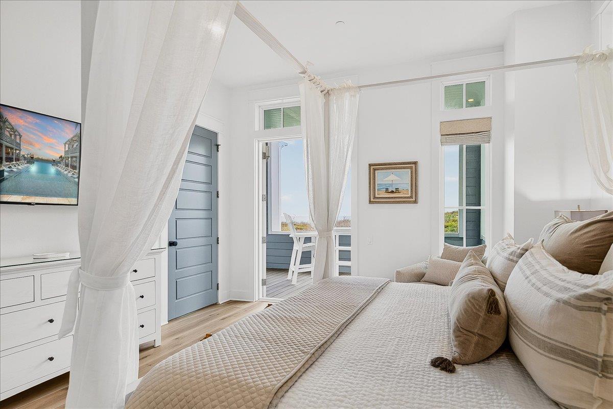 1st King Bedroom, 2nd Floor